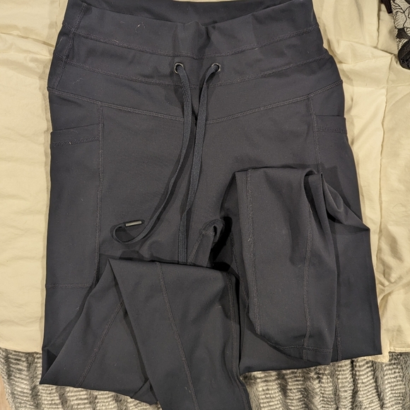 LAST CHANCE: Popflex cargo leggings in navy - Picture 2 of 3